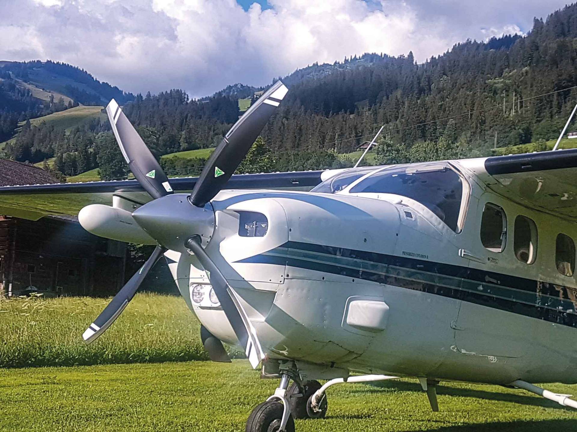 Fotos-div/cessna_t210.jpg