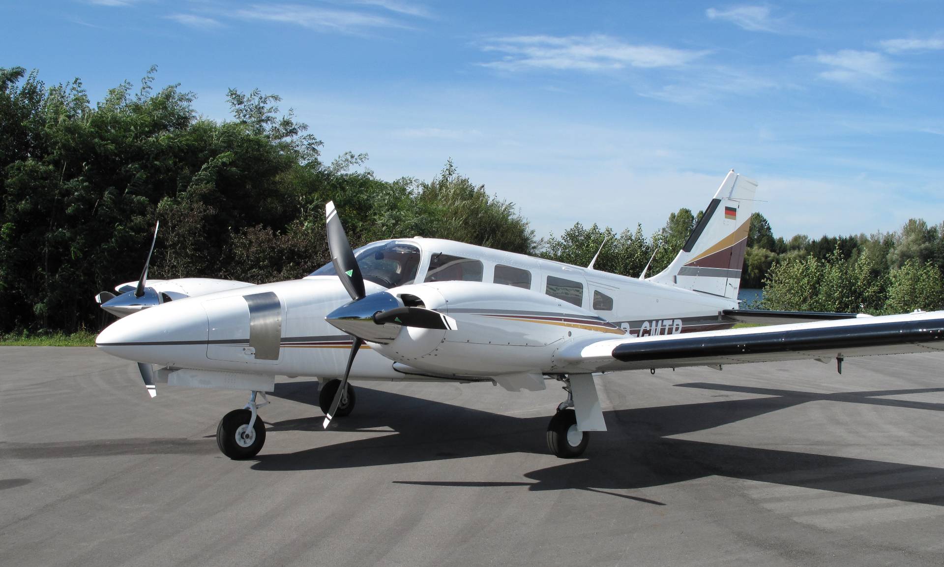 STC/stc_pic/piper_pa_34_seneca.jpg